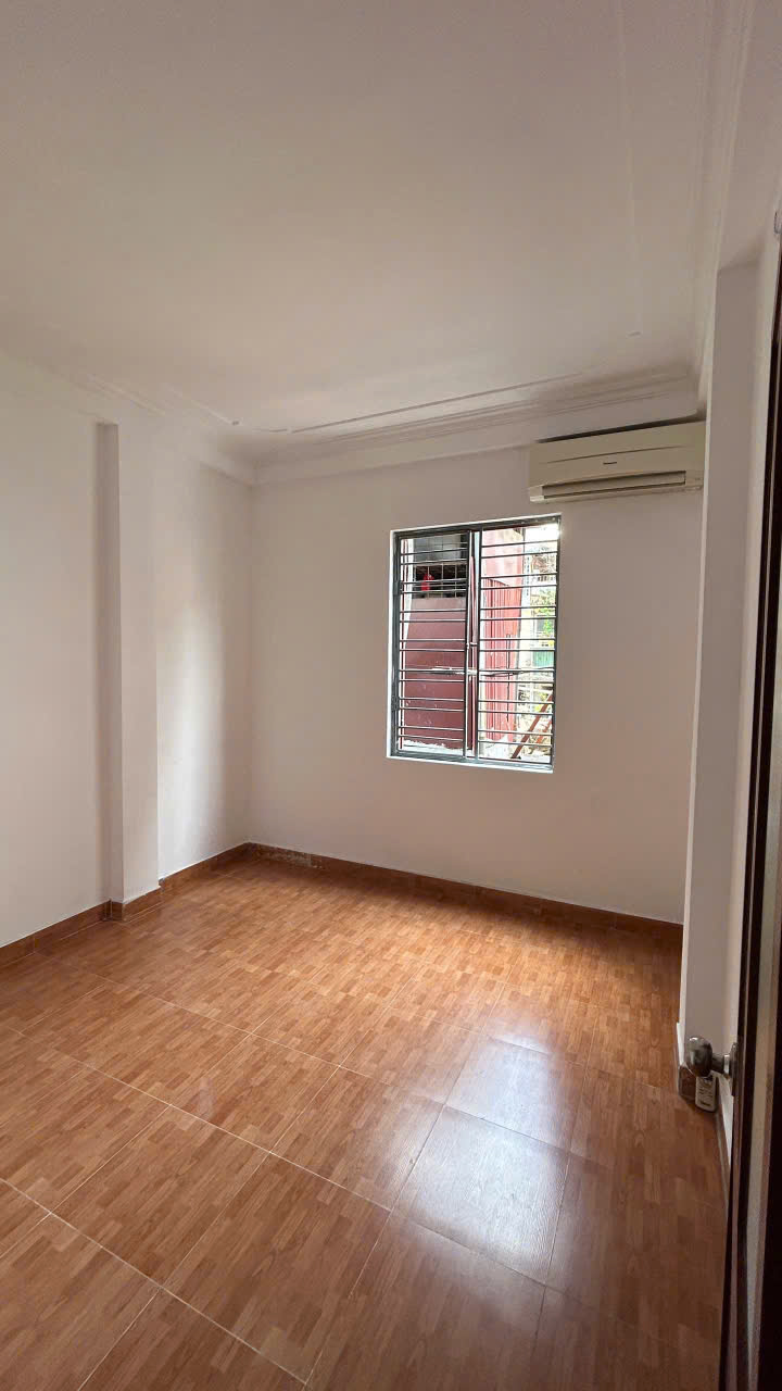 Cho thuê nhà ngõ Văn Chương, 3 tầng x 35m2, 3 ngủ, 10 Triệu rất gần ô tô - Ảnh 2